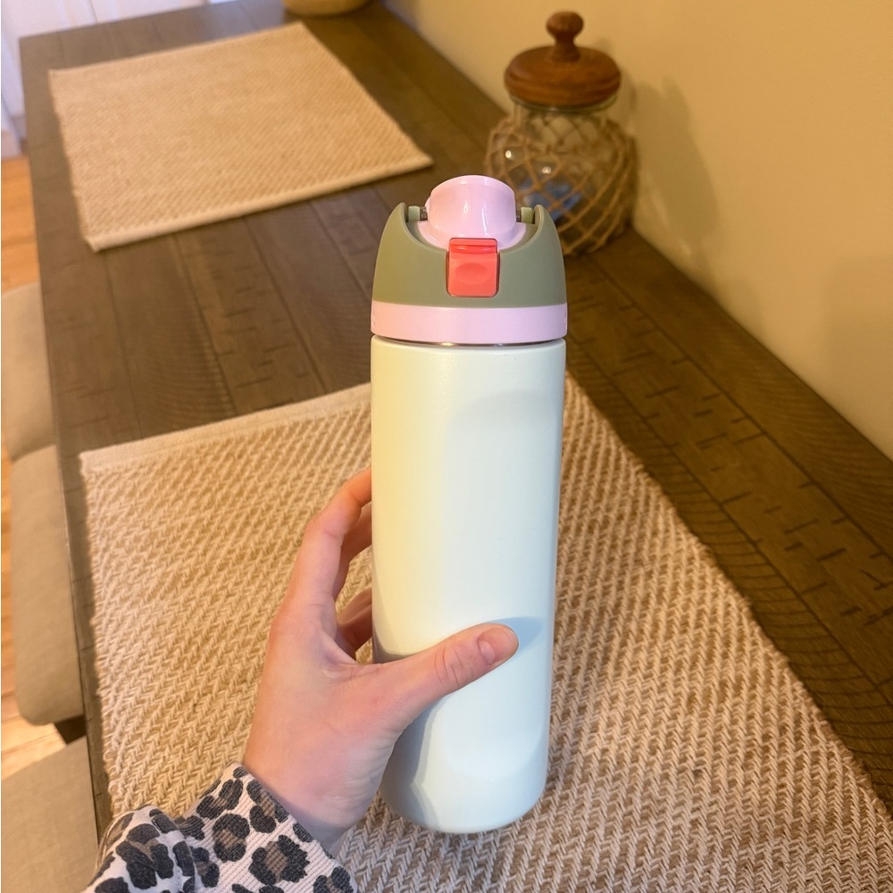24oz Owala - Picture 2 of 6